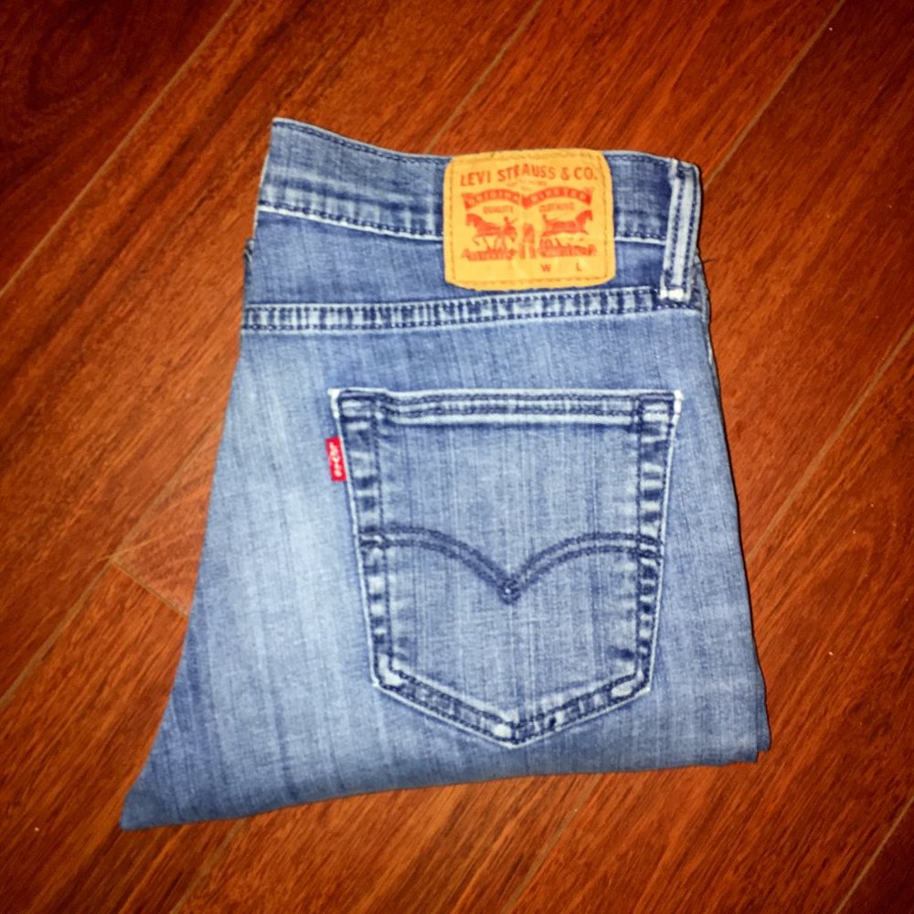 Levi's 511 size 33 x 34 Blue Stitching